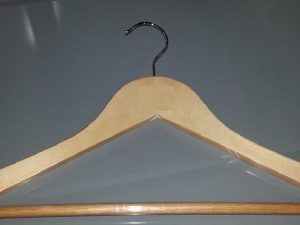 HANGER WOODEN WITH SUPPORT 24