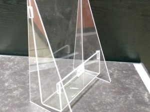 CLEAR BROCHURE HOLDER- GE134
