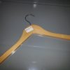 HANGER WOODEN+RUBER SHOULDER-GP616622-32CM